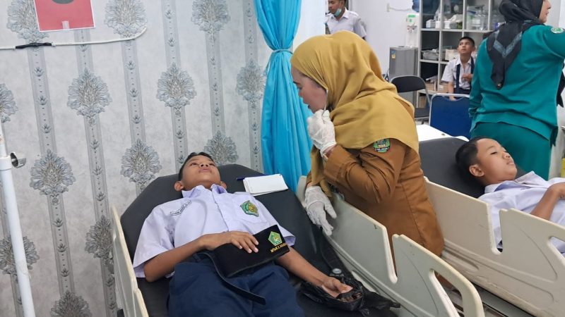 Diduga Keracunan MBG, Puluhan Siswa MTs N2 Kisaran Dilarikan ke Rumah Sakit