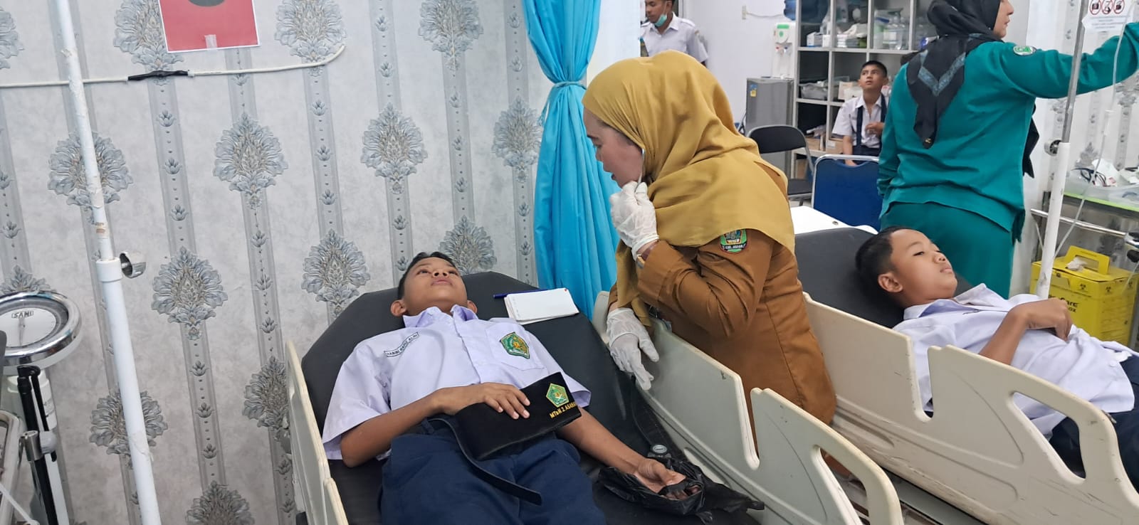 Diduga Keracunan MBG, Puluhan Siswa MTs N2 Kisaran Dilarikan ke Rumah Sakit