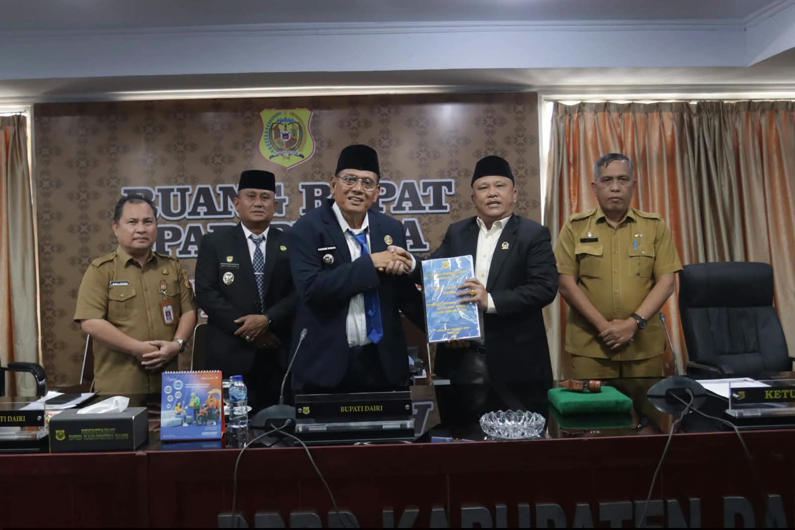Bupati Dairi Hadiri Sidang Paripurna DPRD Dairi, Sampaikan Nota Pengantar Keuangan Atas Ranperda P-APBD Tahun Anggaran 2026
