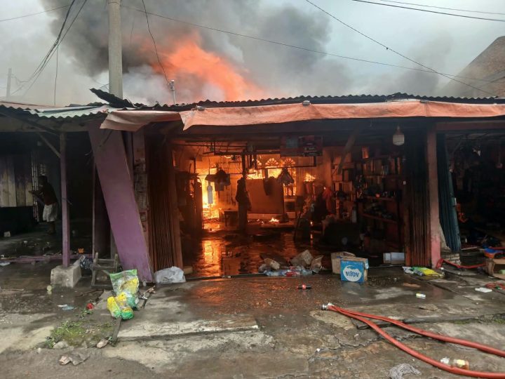 Kebakaran Hebat Di Jalan Tapanuli Sidikalang, Lima Rumah Hangus