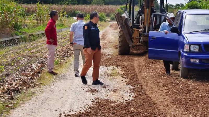 Pemkab Dairi Dorong Gotong Royong, Pelaku Usaha Turut Peduli Lakukan Pemeliharaan Jalan