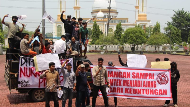 Buntut Kegiatan Bimtek 177 Desa, GEMPPAR Demo Kantor Kejaksaan Tuntut Kadis dan Kabid PMD Segera Diperiksa dan Dicopot