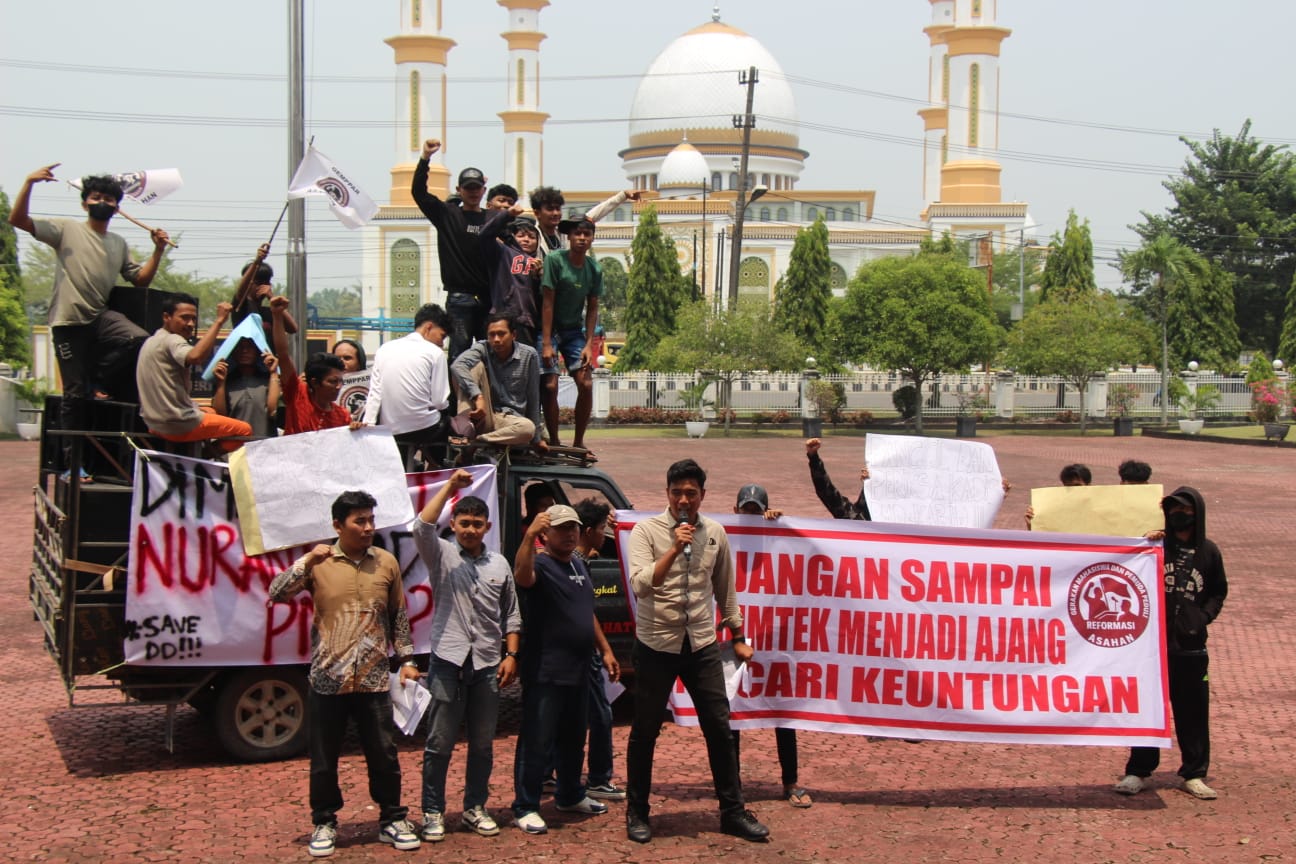 Buntut Kegiatan Bimtek 177 Desa, GEMPPAR Demo Kantor Kejaksaan Tuntut Kadis dan Kabid PMD Segera Diperiksa dan Dicopot