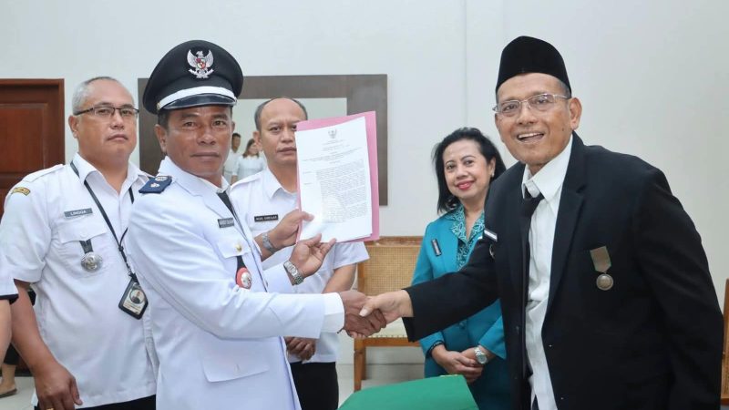 Bupati Dairi Lantik Marudut Silalahi Menjadi Kepala Desa PAW Desa Tanjung Saluksuk
