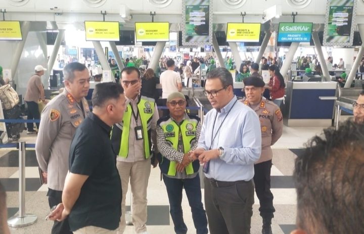 Kapolresta Deli Serdang Dampingi Wakapolda Sumut Tinjau Situasi Bandara Kualanamu Terkait Pembatalan Penerbangan