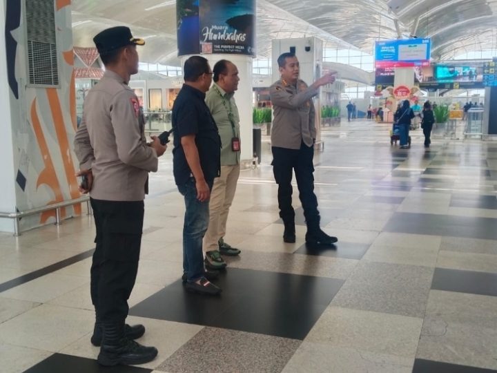 Kapolresta Deli Serdang terus pantau situasi Bandara Kualanamu Pasca Pembatalan Penerbangan, Situasi Tetap Aman Dan Kondusi