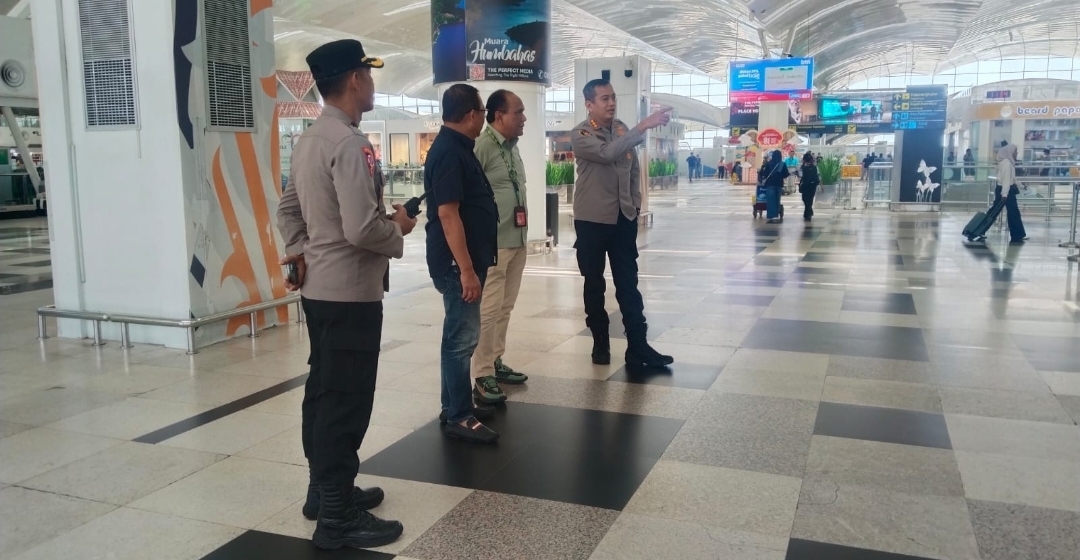 Kapolresta Deli Serdang terus pantau situasi Bandara Kualanamu Pasca Pembatalan Penerbangan, Situasi Tetap Aman Dan Kondusi