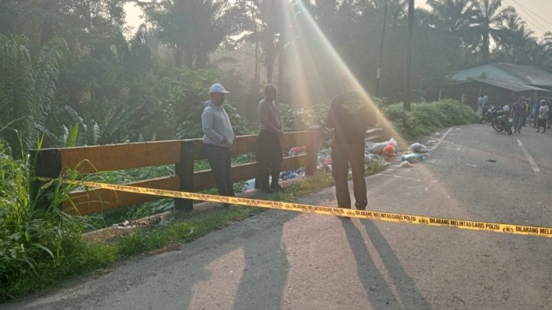Tanggap Bencana, Polsek STM Hulu Bantu Aktifkan Jalur Alternatif Bersama Masyarakat