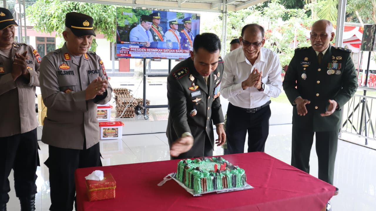 *Perkuat Sinergitas TNI-Polri, Polresta Deli Serdang Beri Surprise HUT Ke-81 TNI*