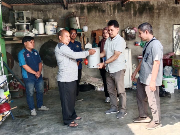 Gantikan Kompor Gas, Inovasi Kompor Biomassa Unimed Pangkas Pengeluaran Dapur Petani di Seirotan