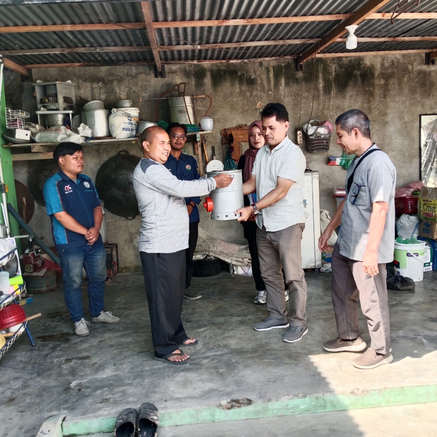 Gantikan Kompor Gas, Inovasi Kompor Biomassa Unimed Pangkas Pengeluaran Dapur Petani di Seirotan